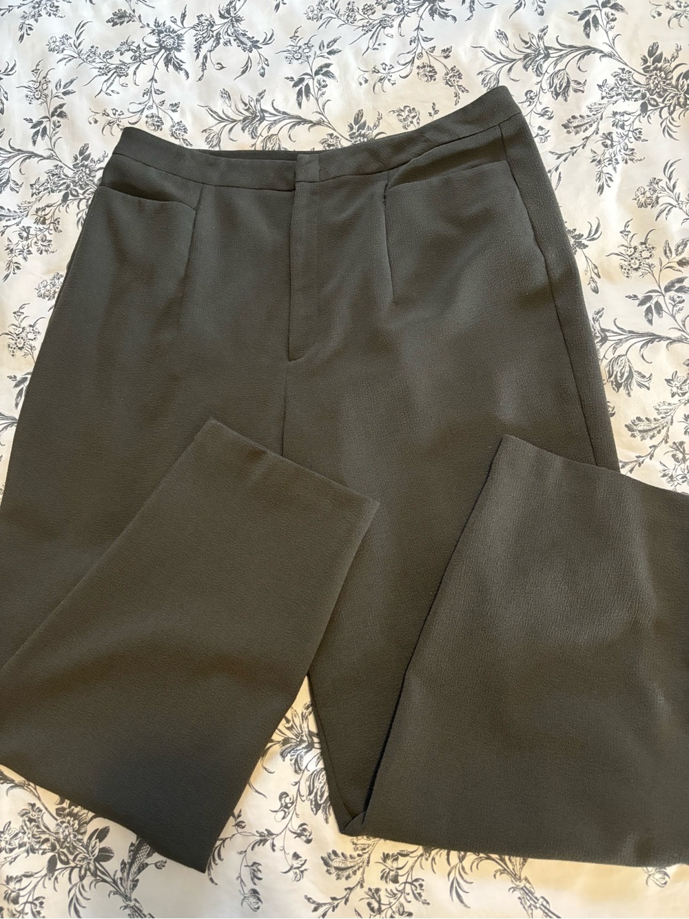 Great olive green relaxed fit / high rise oak and fort pants